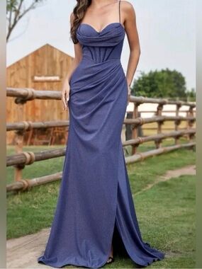 Elegant Navy Blue Spaghetti-Strap Evening Gown